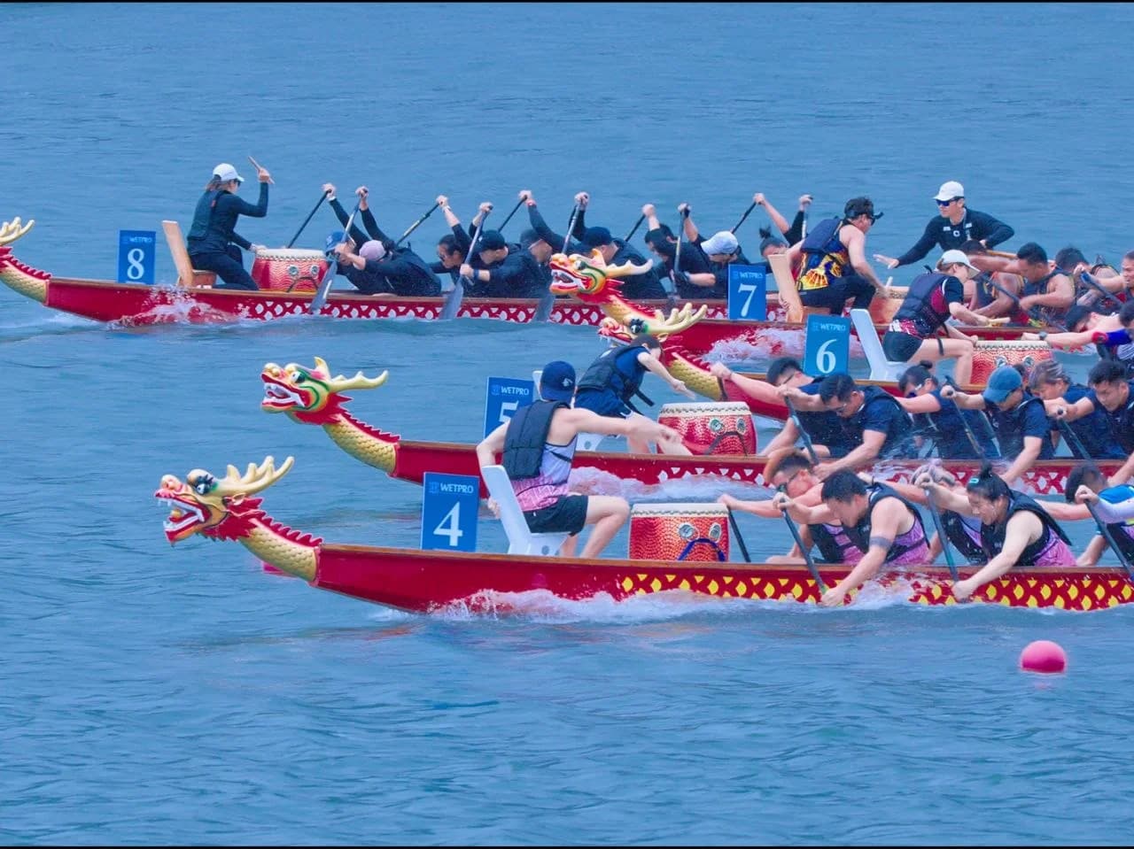 日間龍舟競渡,鯉魚潭終點塔與現場觀眾